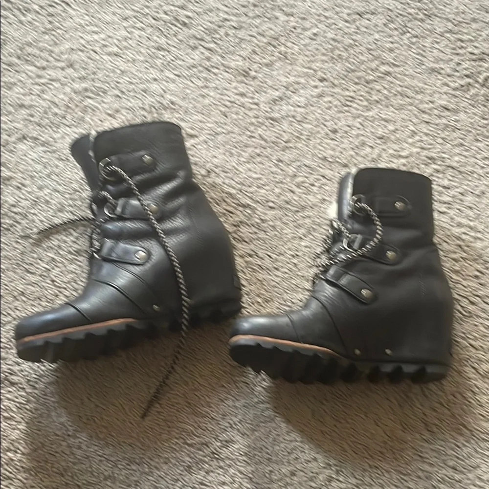 Women's Black Winter Boots - Picture 6 of 6